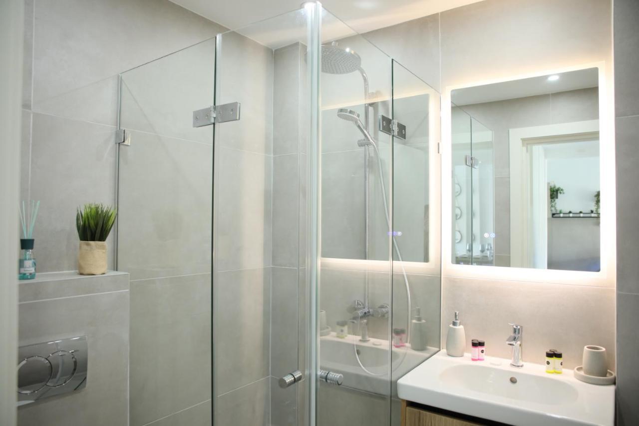 Lovely Cozy One Bedroom With Pool Apartment